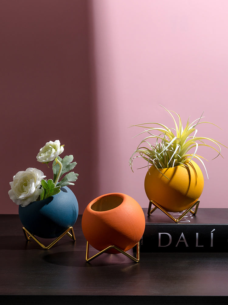Ceramic Planter with Gold Stand, 4.1" Glazed Pot